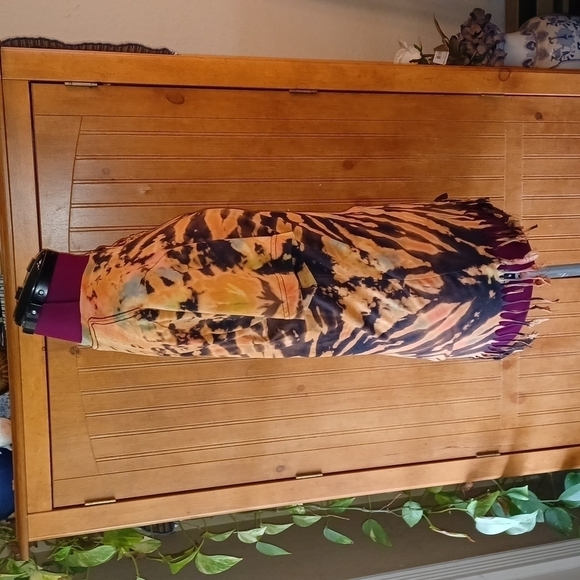 CANVAS TIE DYE DISTRESSED TEE - Picture 6 of 7